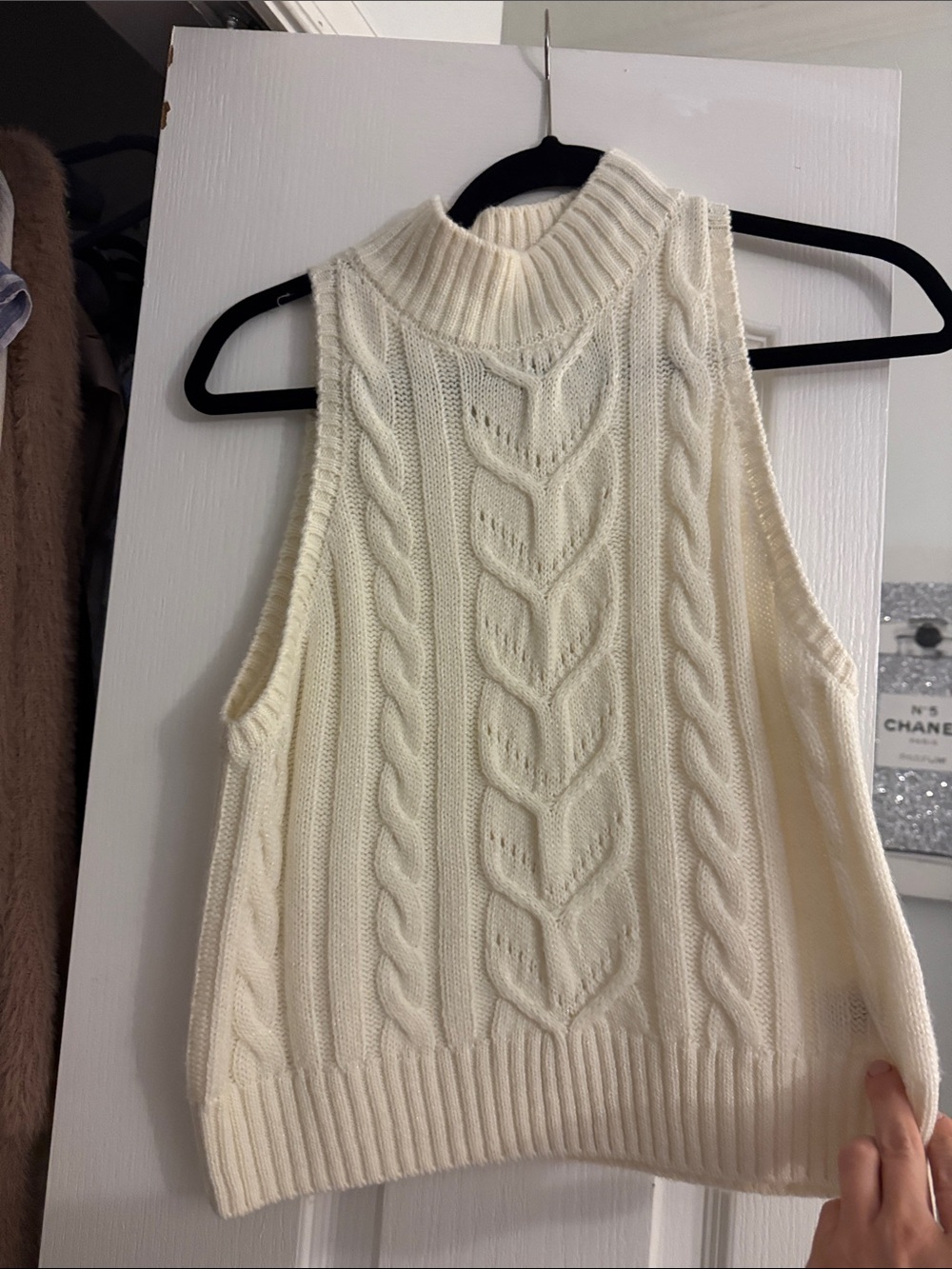 Sleeveless Cable Knit Sweater Vest - Cream Lagence